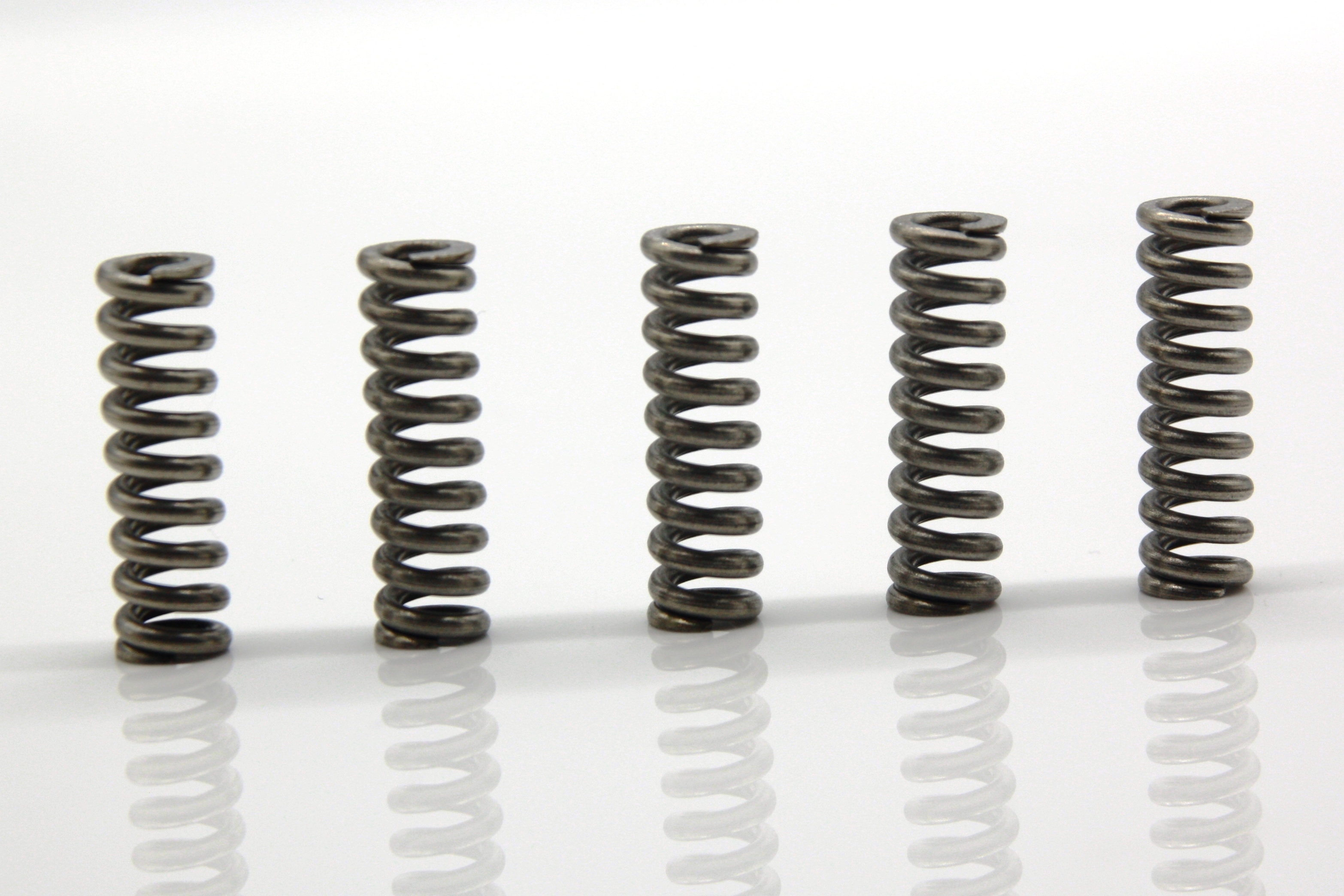 弹簧的弹力怎么变大变小